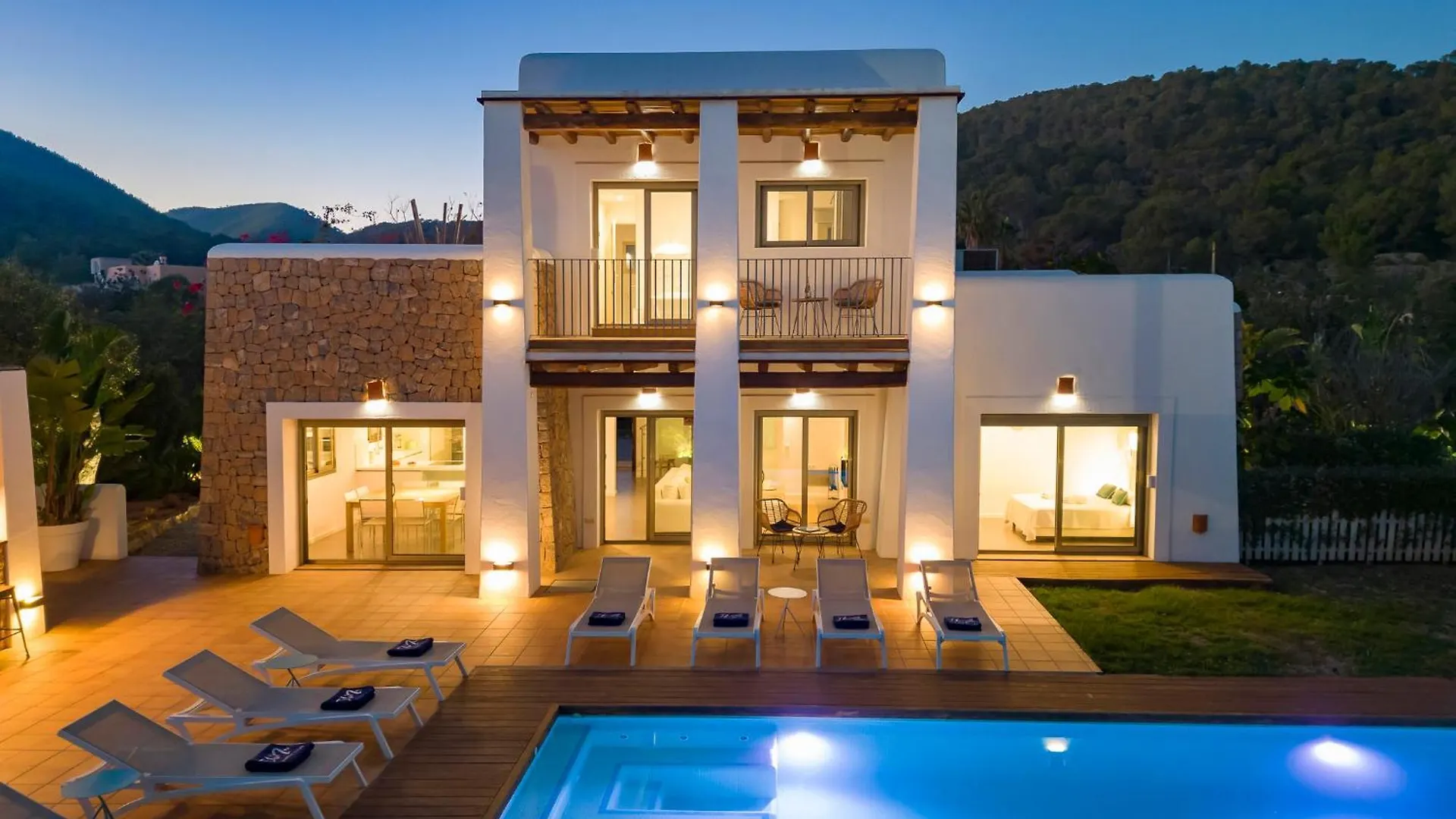 Villa In Ibiza Town Sleeps 10 To 12 Guests ile iletişim