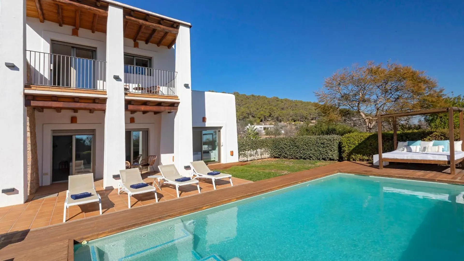 Villa In Ibiza Town Sleeps 10 To 12 Guests ספרד
