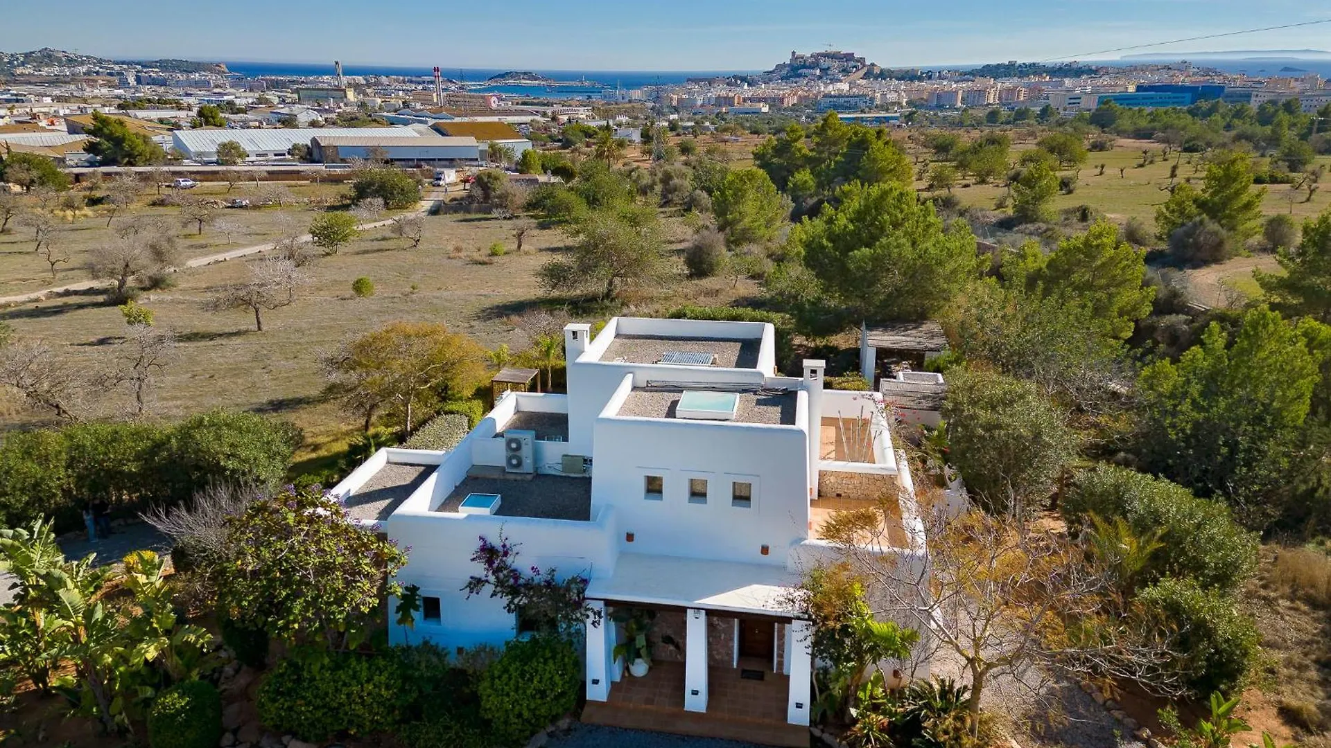 Villa In Ibiza Town Sleeps 10 To 12 Guests ספרד
