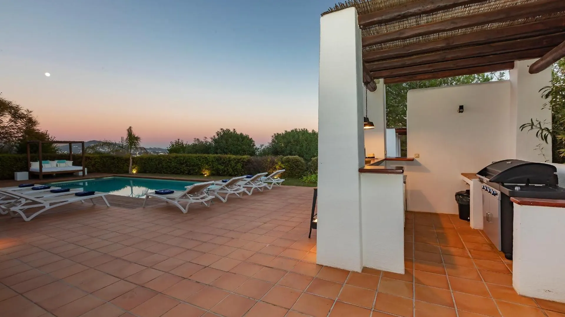 Villa In Ibiza Town Sleeps 10 To 12 Guests 0*,