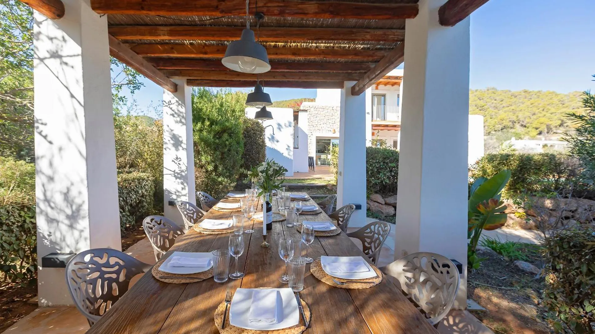 Villa In Ibiza Town Sleeps 10 To 12 Guests ספרד